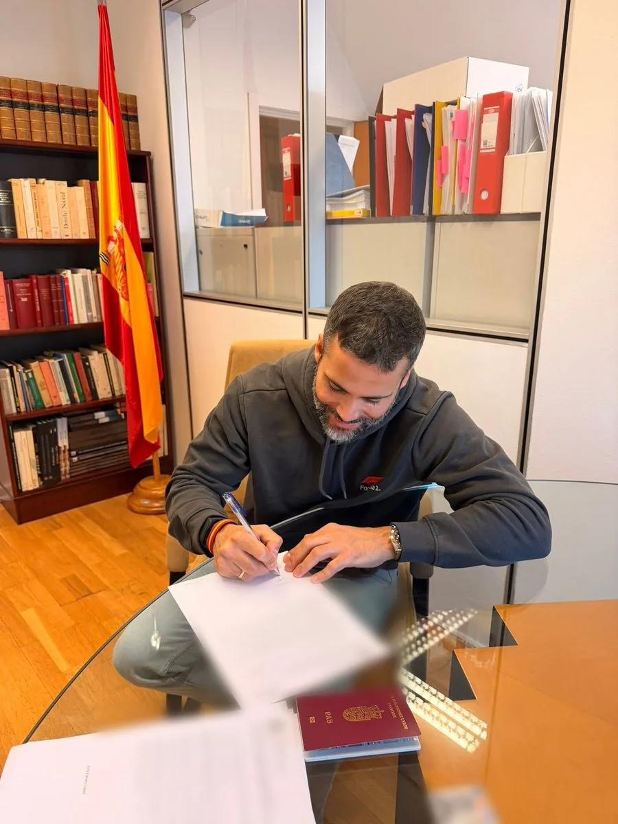 Jordi signing the declaration to retain his Spanish nationality at the Spanish embassy in Copenhagen